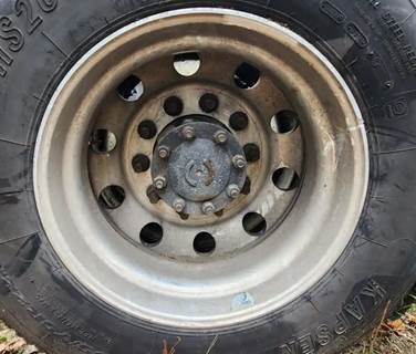 HUB PILOT NA Hub for a 2014 Mack CXU613