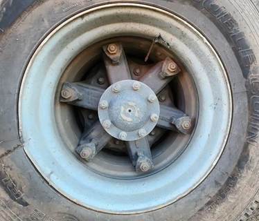 HUB PILOT NA Hub for a 1994 White AUTOCAR ACL64