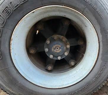 HUB PILOT NA Hub for a 1994 White AUTOCAR ACL64