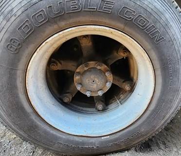 HUB PILOT NA Hub for a 1994 White AUTOCAR ACL64