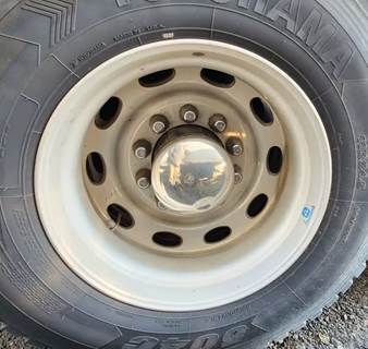 HUB PILOT NA Hub for a 2013 Peterbilt 386