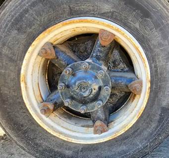 HUB PILOT NA Hub for a 1987 Ford LTS8000