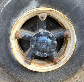 HUB PILOT NA Hub for a 1987 Ford LTS8000