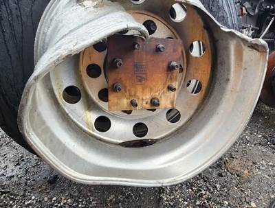 HUB PILOT NA Hub for a 2020 Freightliner Cascadia 126