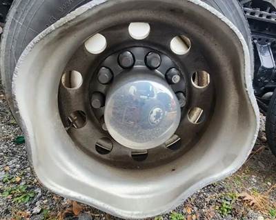 HUB PILOT NA Hub for a 2016 Mack CXU613