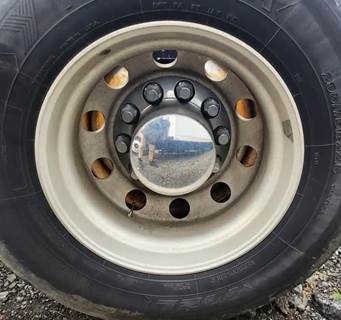 HUB PILOT NA Hub for a 2016 Mack CXU613