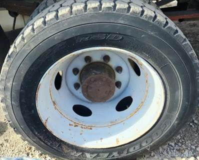 HUB PILOT NA Hub for a 2002 Ford F-550