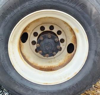 HUB PILOT NA Hub for a 2017 Freightliner M2 106