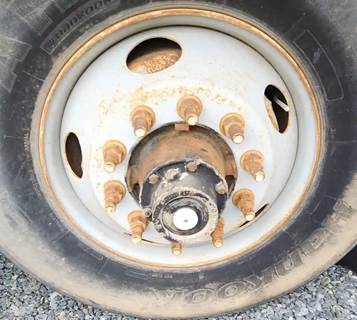 HUB PILOT NA Hub for a 2002 Mack CH613