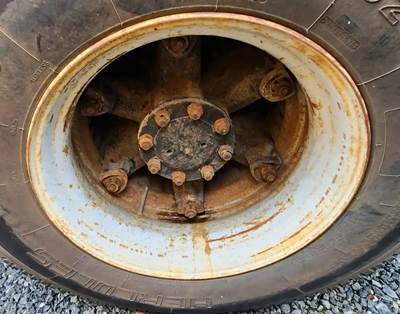 HUB PILOT NA Hub for a 2002 Mack CH613