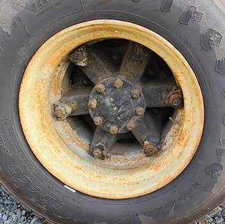 HUB PILOT NA Hub for a 2002 Mack CH613