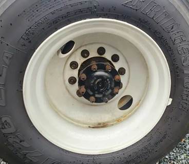 HUB PILOT NA Hub for a 2017 Freightliner M2 106