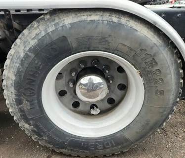 HUB PILOT NA Hub for a 2006 Kenworth T800