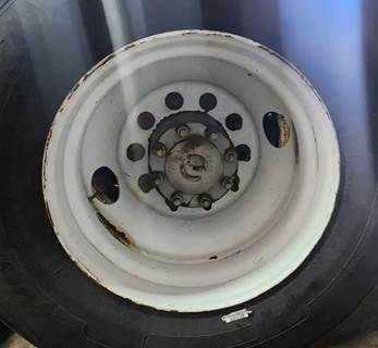 HUB PILOT NA Hub for a 2006 Mack CHN613