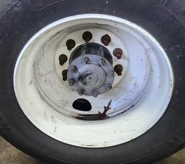 HUB PILOT NA Hub for a 2006 Mack CHN613