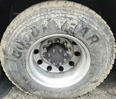 HUB PILOT NA Hub for a 2003 American Lafrance Eagle