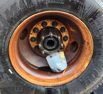 HUB PILOT NA Hub for a 2012 Freightliner M2 106