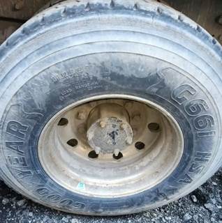 HUB PILOT NA Hub for a 2007 Mack 700