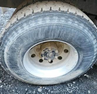 HUB PILOT NA Hub for a 2007 Mack 700