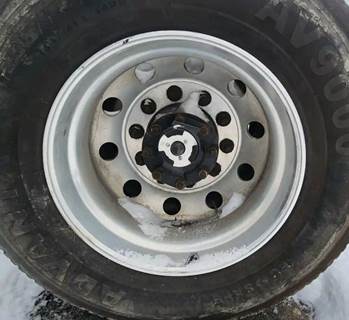 HUB PILOT NA Hub for a 2019 Freightliner Cascadia 126