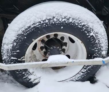 HUB PILOT NA Hub for a 1998 GMC C7500