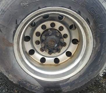 HUB PILOT NA Hub for a 2016 Freightliner Cascadia 125