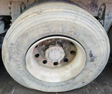 HUB PILOT NA Hub for a 2001 Peterbilt 378