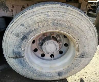 HUB PILOT NA Hub for a 2001 Peterbilt 378