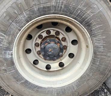 HUB PILOT NA Hub for a 2015 Freightliner M2 106