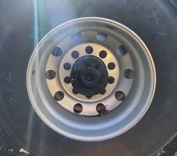 HUB PILOT NA Hub for a 2020 Freightliner Cascadia 126