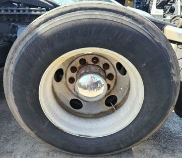 HUB PILOT NA Hub for a 2005 Freightliner Columbia 120