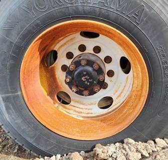 HUB PILOT NA Hub for a 2010 Kenworth T300