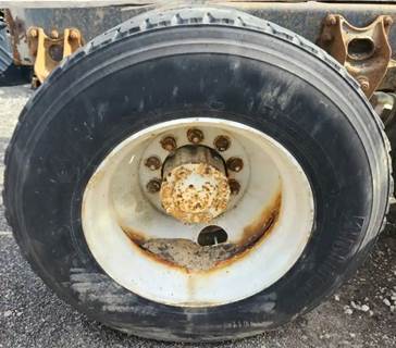 HUB PILOT NA Hub for a 1986 International COF-9670