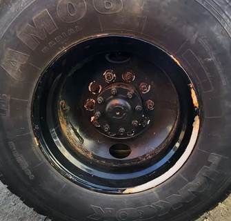 HUB PILOT NA Hub for a 1995 Ford F800