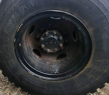 HUB PILOT NA Hub for a 1995 International 4900