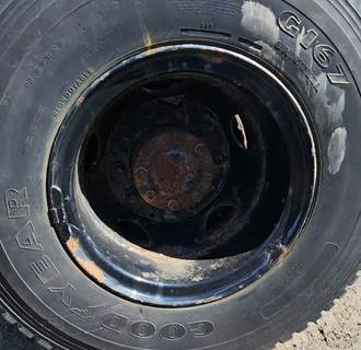 HUB PILOT NA Hub for a 1989 Ford LN8000