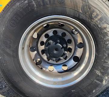 HUB PILOT NA Hub for a 2023 Freightliner Cascadia 116