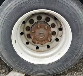 HUB PILOT NA Hub for a 2016 Freightliner 114SD