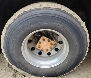 HUB PILOT NA Hub for a 2001 E-One Fire Truck