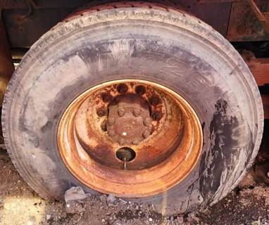 HUB PILOT NA Hub for a 1993 International F-5070