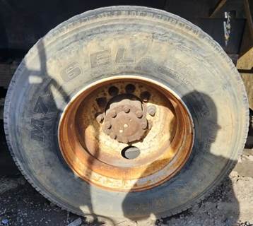 HUB PILOT NA Hub for a 1993 International F-5070