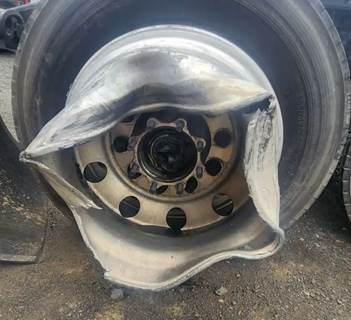 HUB PILOT NA Hub for a 2019 Mack Anthem