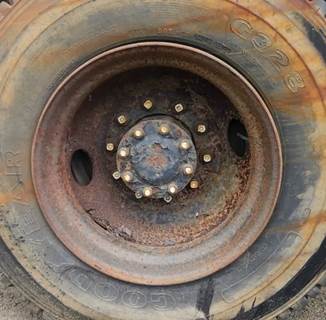 HUB PILOT NA Hub for a 1984 Ford L9000