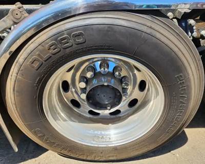 HUB PILOT NA Hub for a 2005 Peterbilt 379