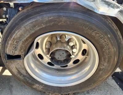 HUB PILOT NA Hub for a 2005 Peterbilt 379