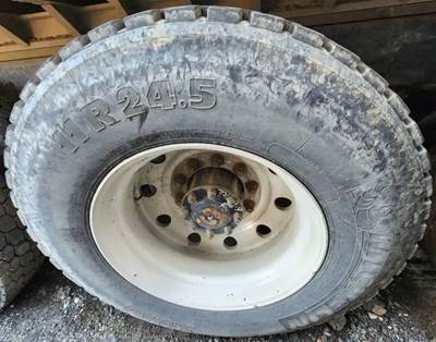 HUB PILOT NA Hub for a 2000 Sterling L9500