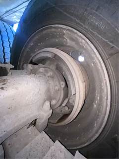 HUB PILOT NA Hub for a 2007 Mack CV713 Granite