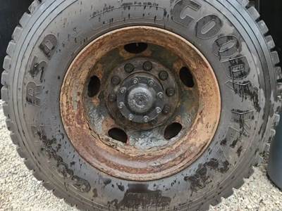 HUB PILOT NA Hub for a 2002 Sterling L7500