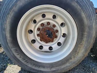 HUB PILOT NA Hub for a 2016 Peterbilt 567