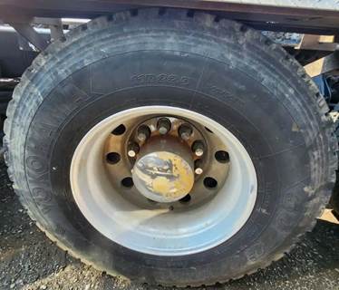 HUB PILOT NA Hub for a 2007 Mack CHN613